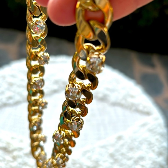 Beautiful necklace..alternating high/low stones on a chain link  with extender - Picture 3 of 9